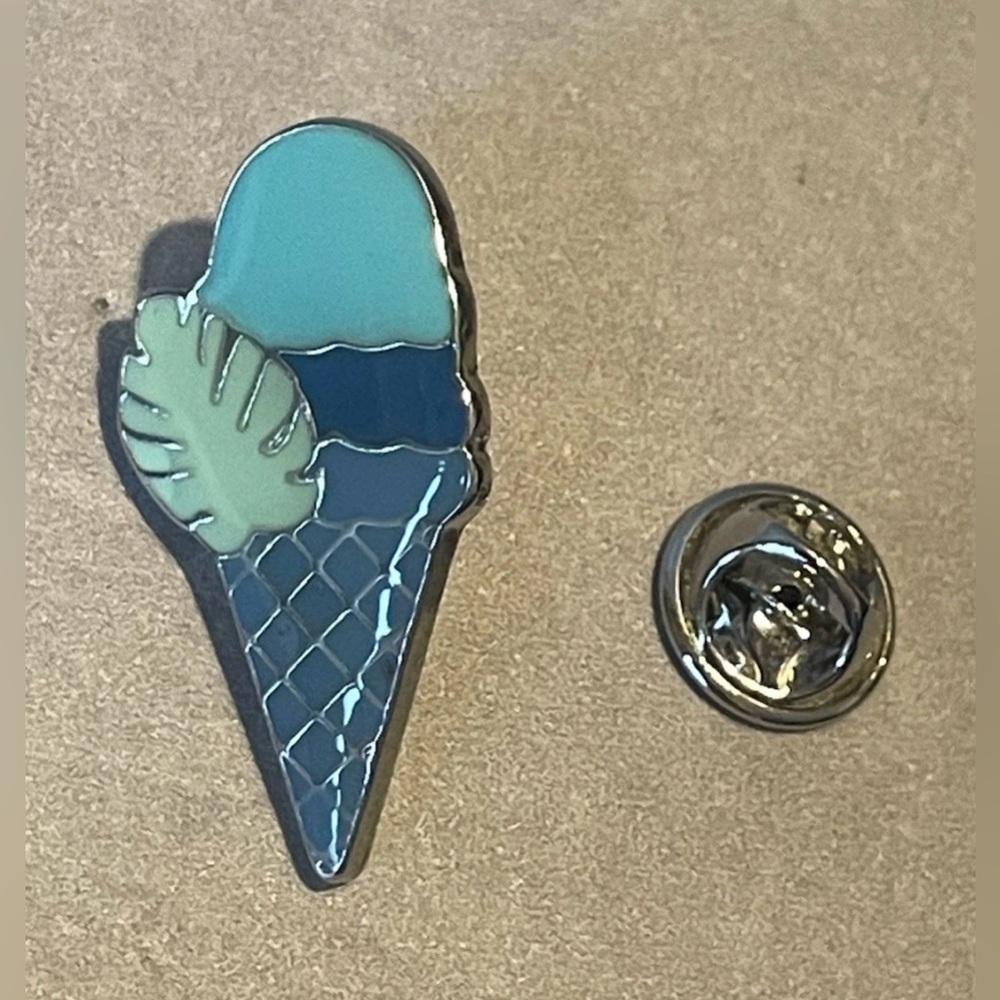 Stitch and Scrump Dessert - Ice Cream Cone - #138587 ~ Lilo and Stitch Trade Pin